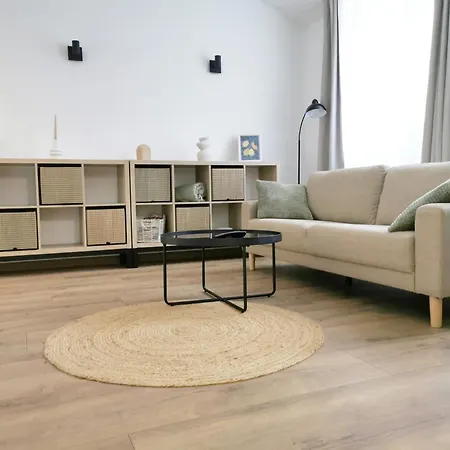 Feel Like In The Center *