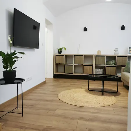 Apartment Atlas - Feel Like In The Center *