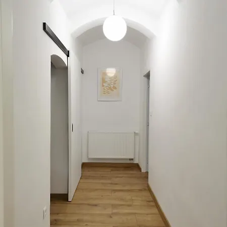 Apartment Atlas - Feel Like In The Center